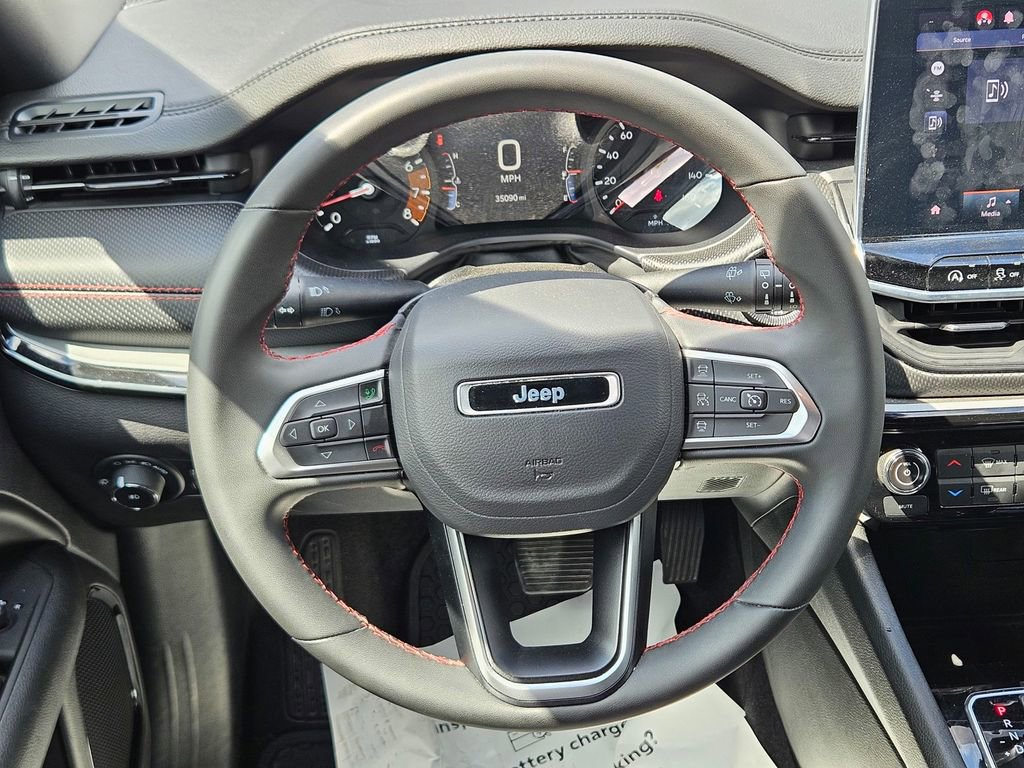 Used 2025 Jeep Compass Trailhawk AWD/4WD image 33