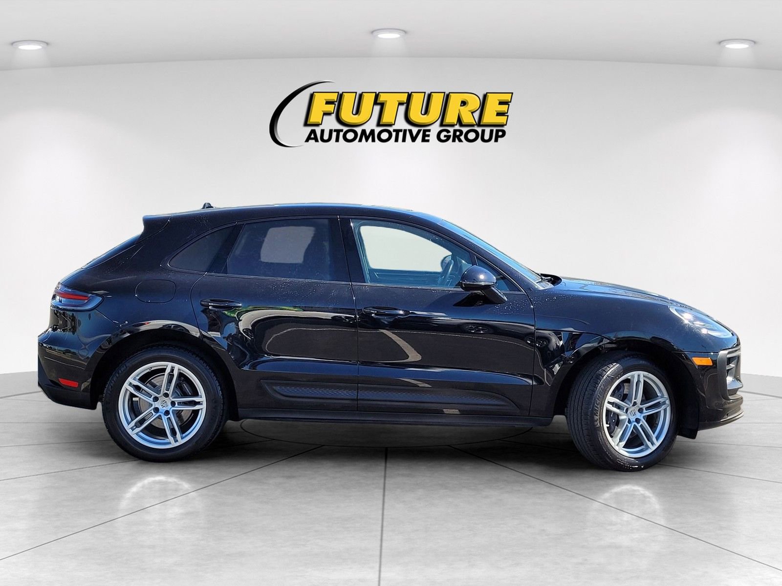 Used 2024 Porsche Macan image 9