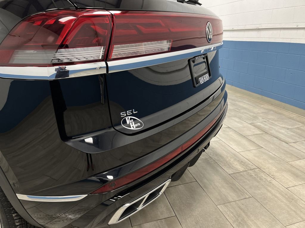 Used 2025 Volkswagen Atlas Cross Sport SEL Premium R-Line image 34