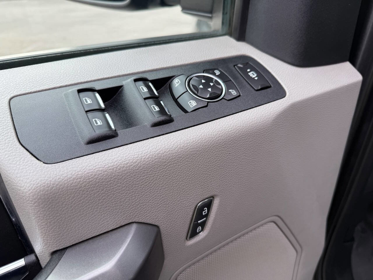 Used 2020 Ford F250 XLT w/ XLT Value Package image 19