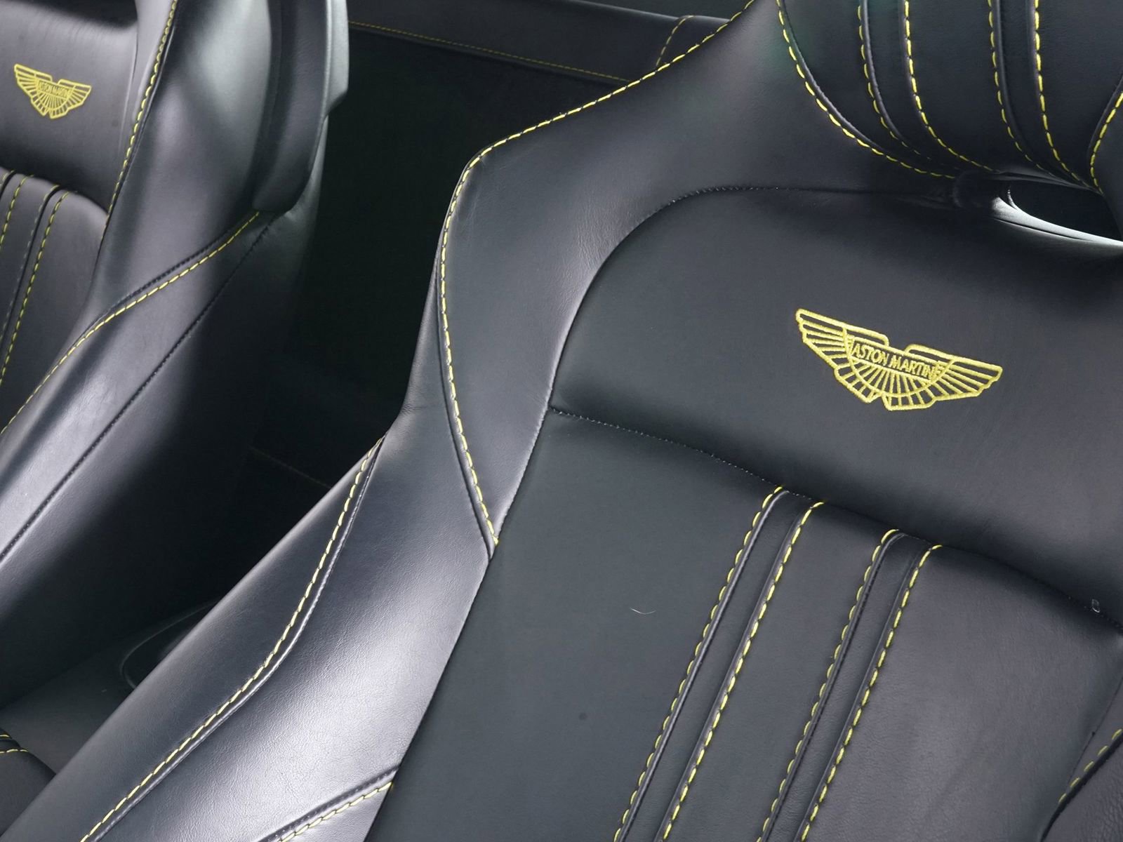 Used 2019 Aston Martin V8 Vantage Coupe image 26