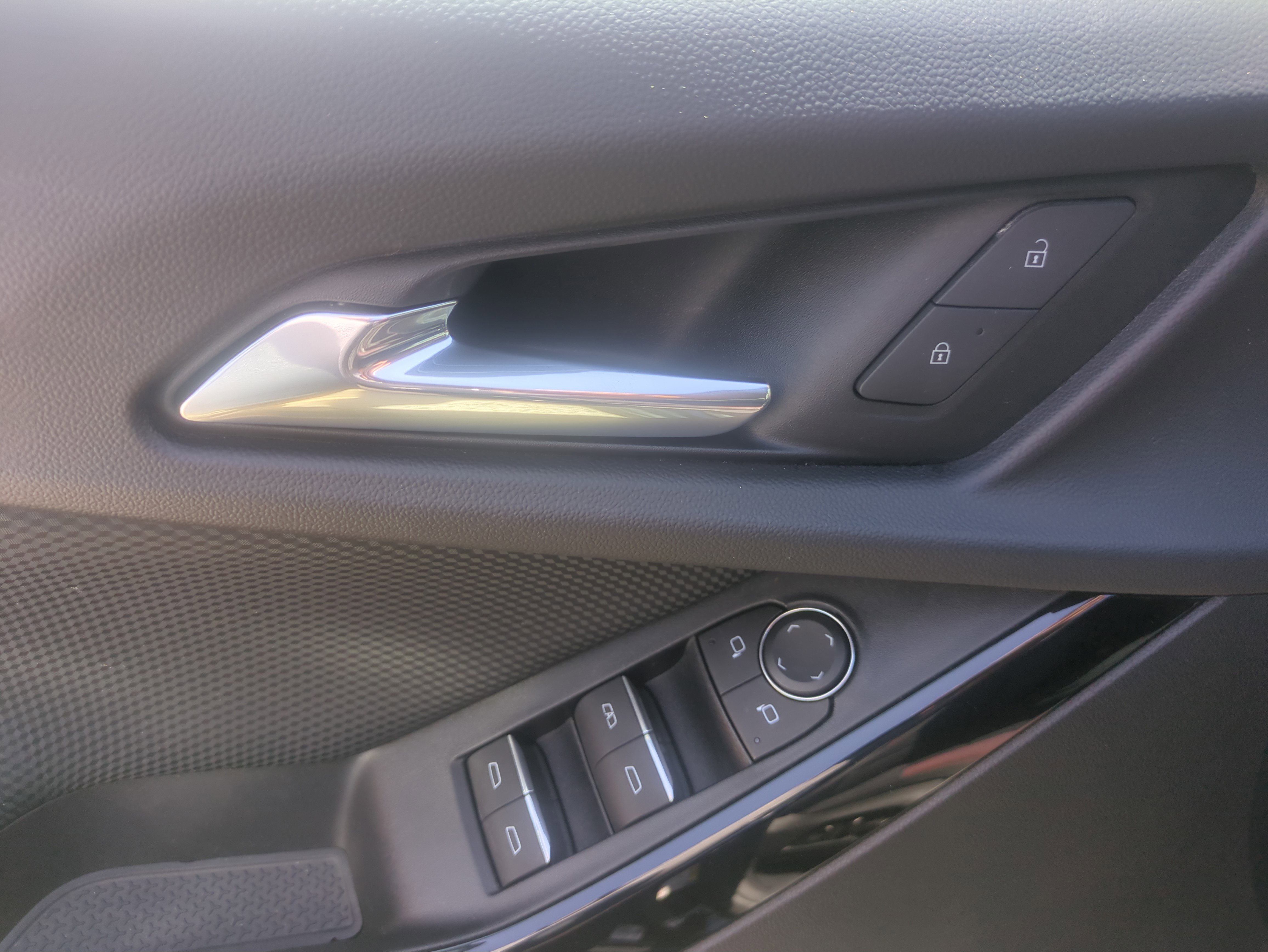 Used 2025 Chevrolet Equinox RS w/ Safety and Technology Package FWD image 8
