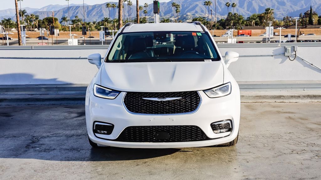 Used 2022 Chrysler Pacifica Touring-L image 3
