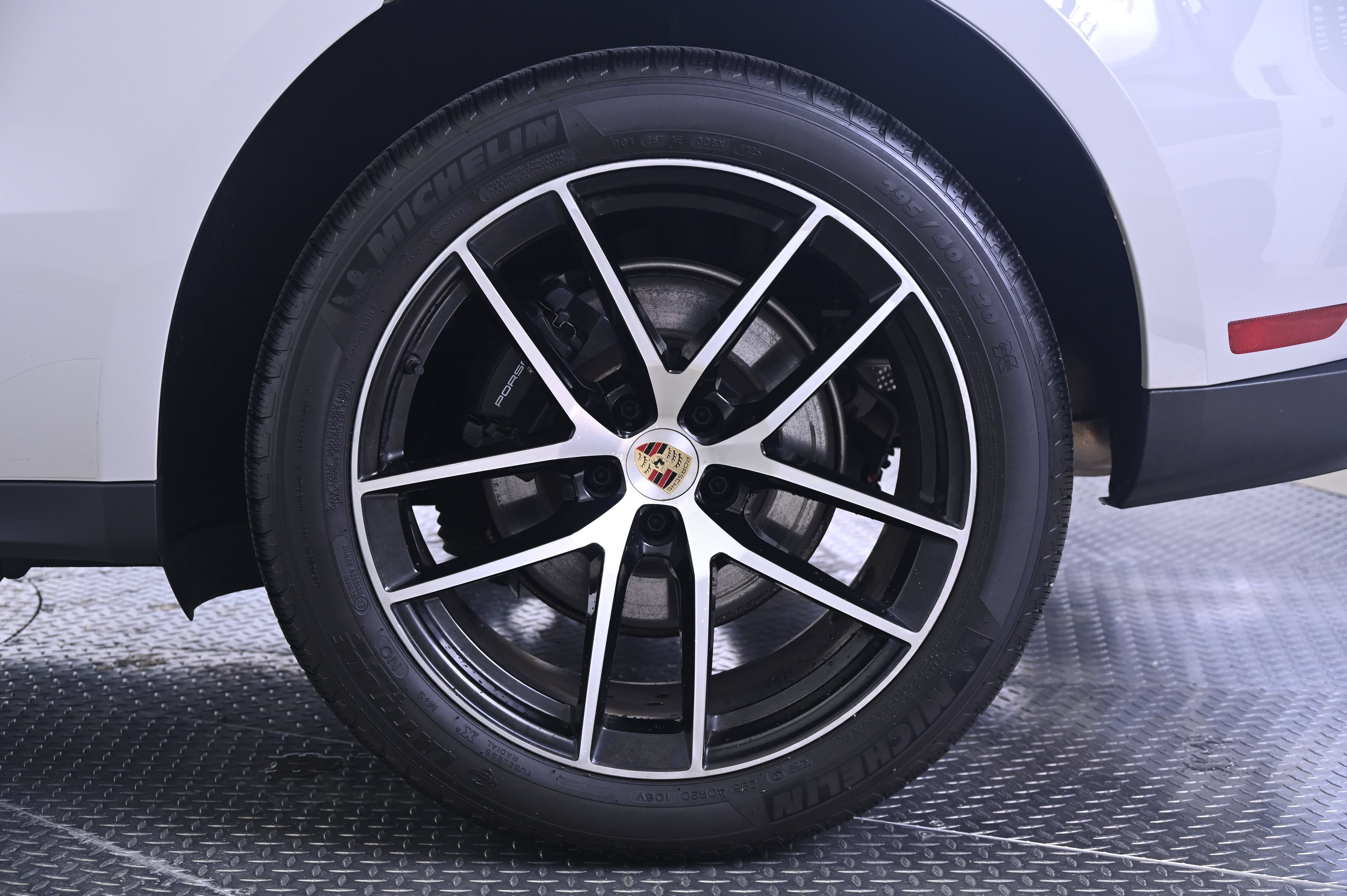 Certified 2023 Porsche Macan AWD/4WD image 12