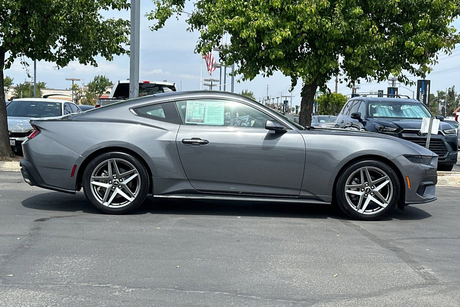 Used 2025 Ford Mustang Coupe image 3