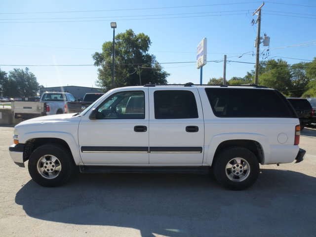 Used 2003 Chevrolet Suburban LS w/ LS Preferred Equipment Group AWD/4WD image 5