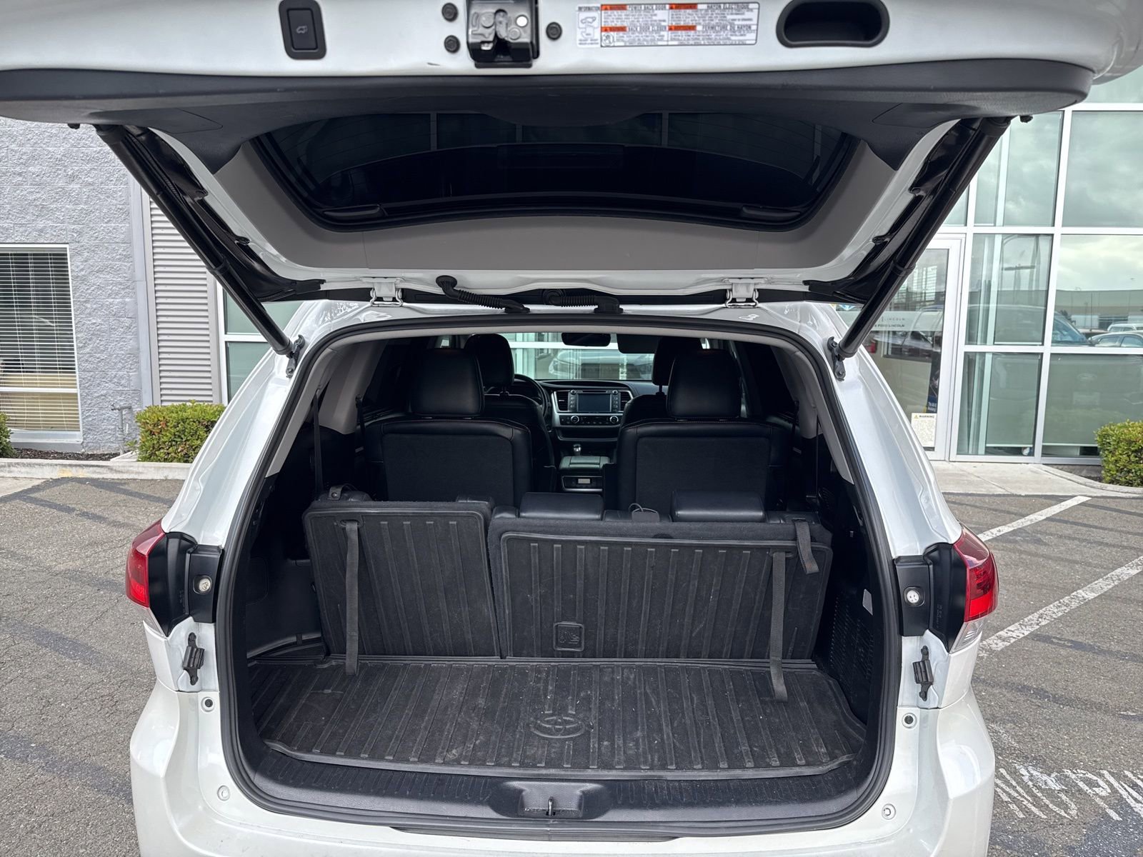 Used 2019 Toyota Highlander SE AWD/4WD image 15