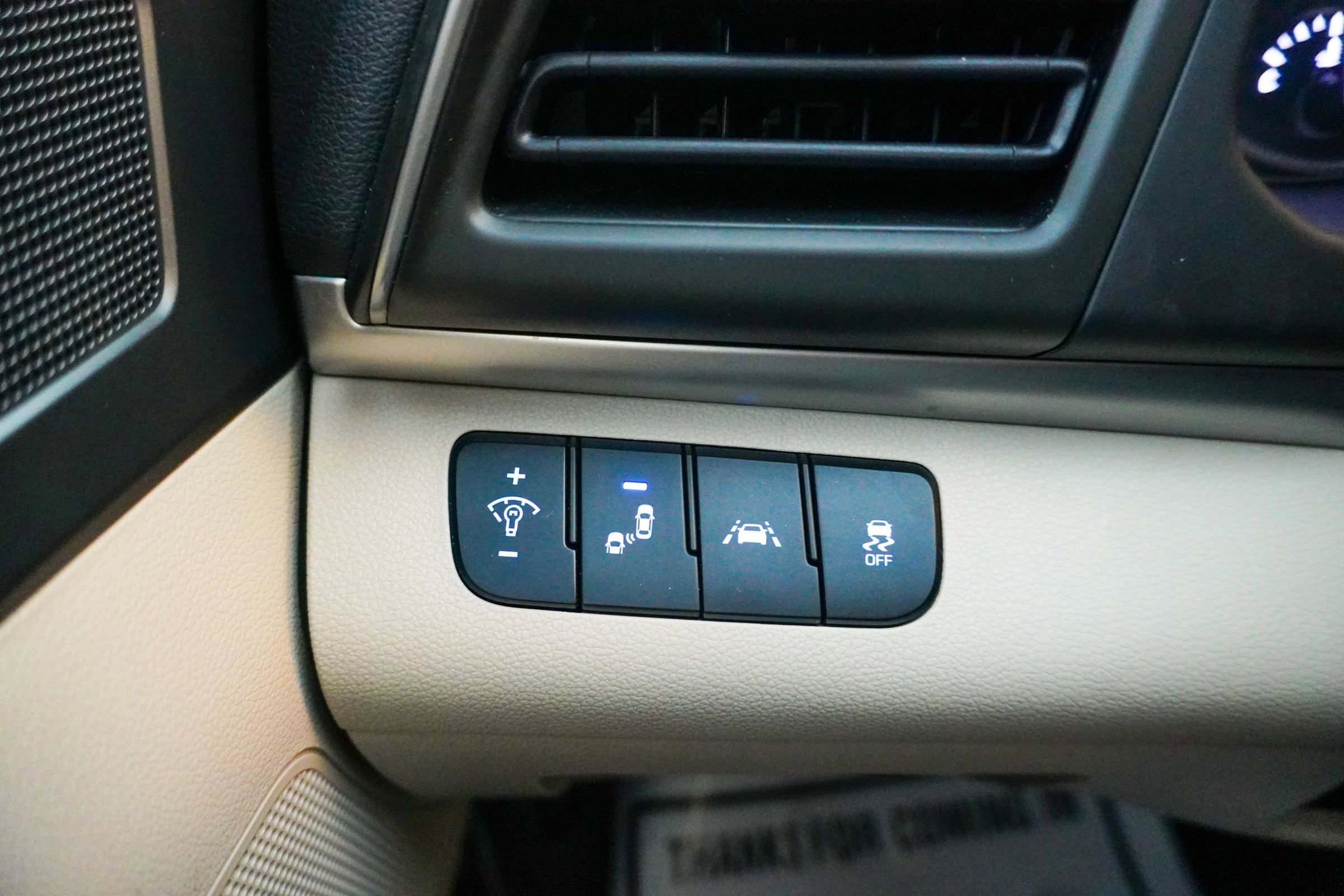 Used 2020 Hyundai Elantra ECO image 37