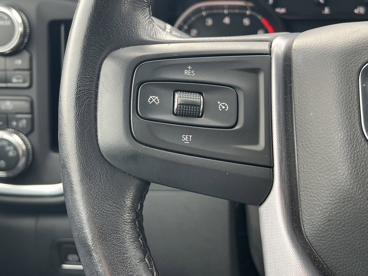 Used 2022 GMC Sierra 1500 SLE image 12