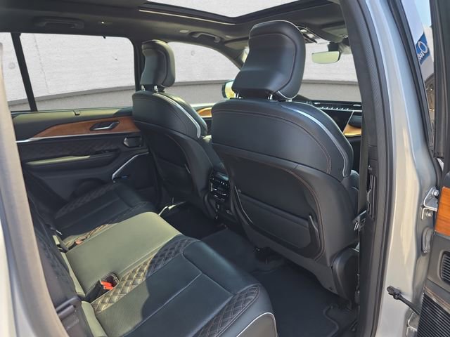Used 2022 Jeep Grand Cherokee Summit AWD/4WD image 11