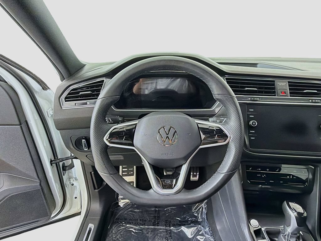 Used 2023 Volkswagen Tiguan SE R-Line FWD image 29