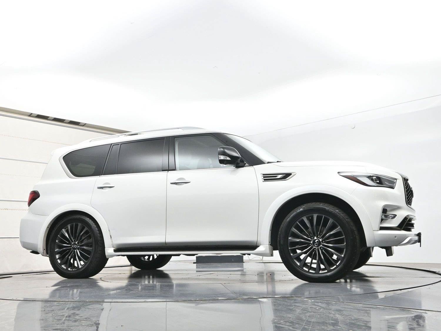 Used 2021 INFINITI QX80 Premium Select w/ All-Season Package AWD/4WD image 32