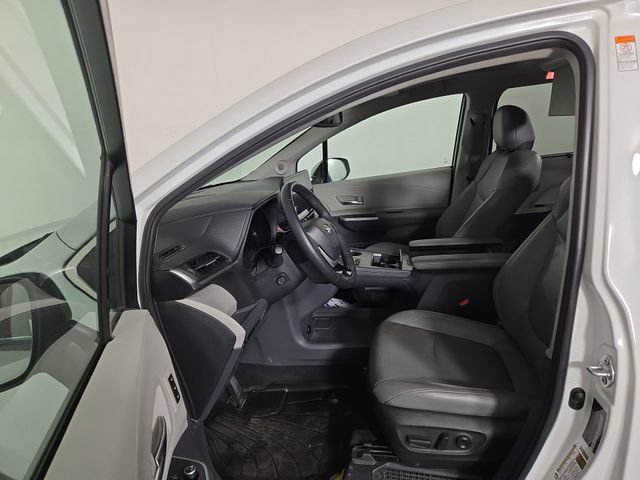 Used 2023 Toyota Sienna Limited FWD image 13
