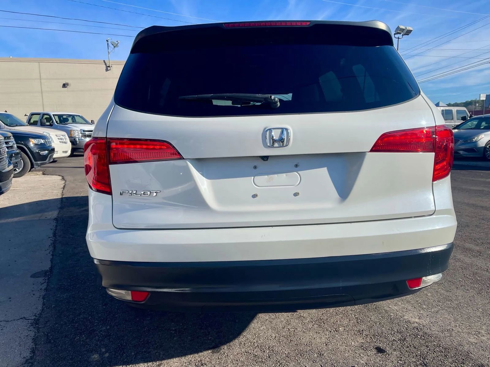 Used 2017 Honda Pilot LX image 3