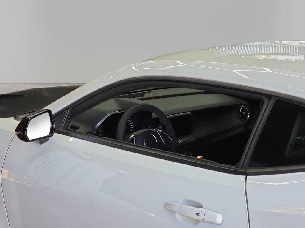 Used 2018 Chevrolet Camaro SS RWD image 28