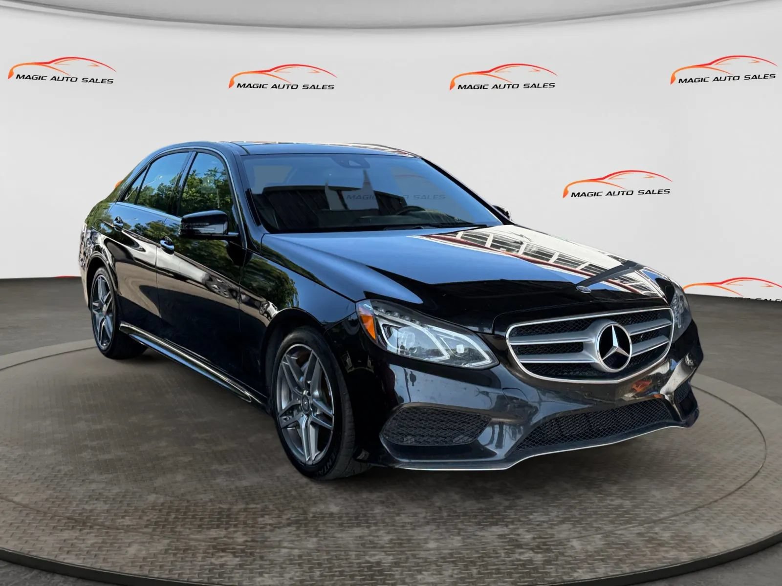 Used 2014 Mercedes-Benz E 550 4MATIC Sedan image 5