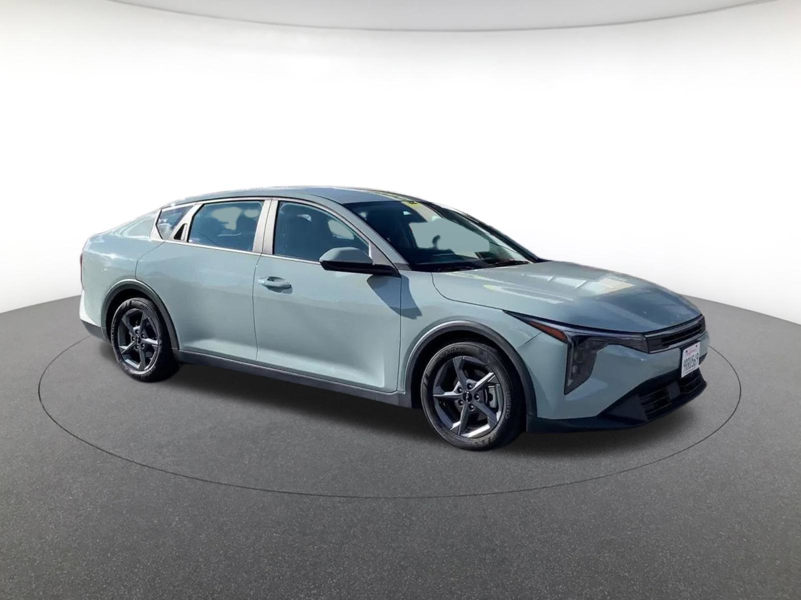 Used 2025 Kia K4 LXS image 2