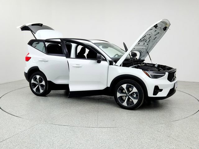 New 2026 Volvo XC40 B5 Plus w/ Protection Package Premier image 10