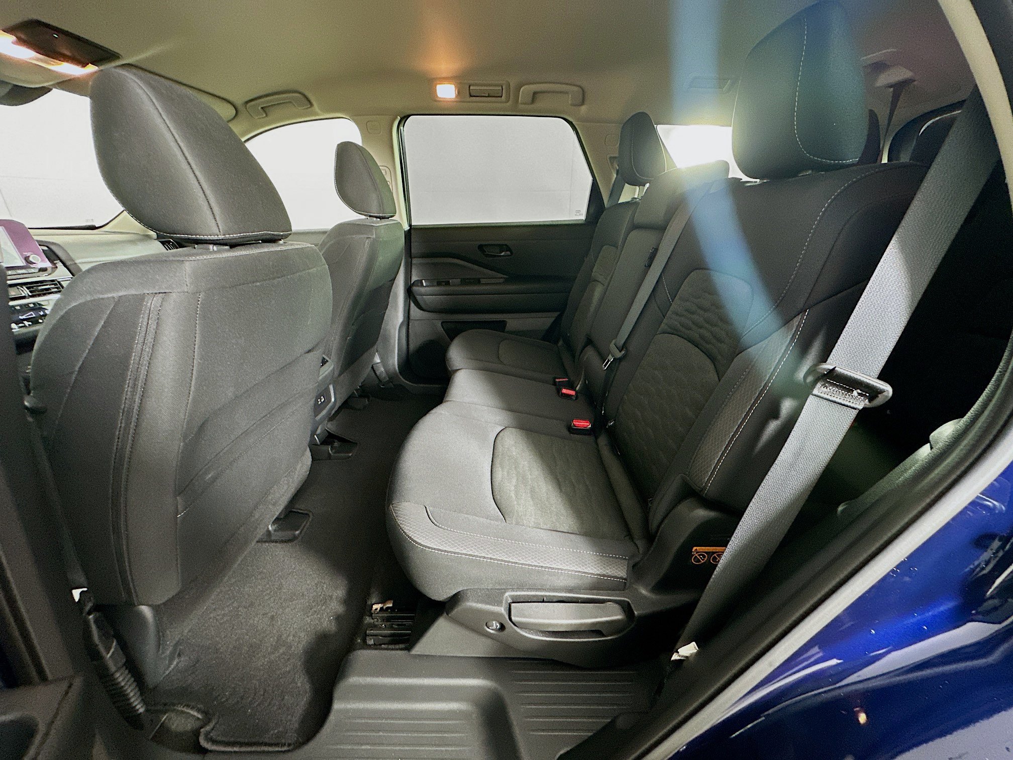 Used 2025 Nissan Pathfinder SV FWD image 26