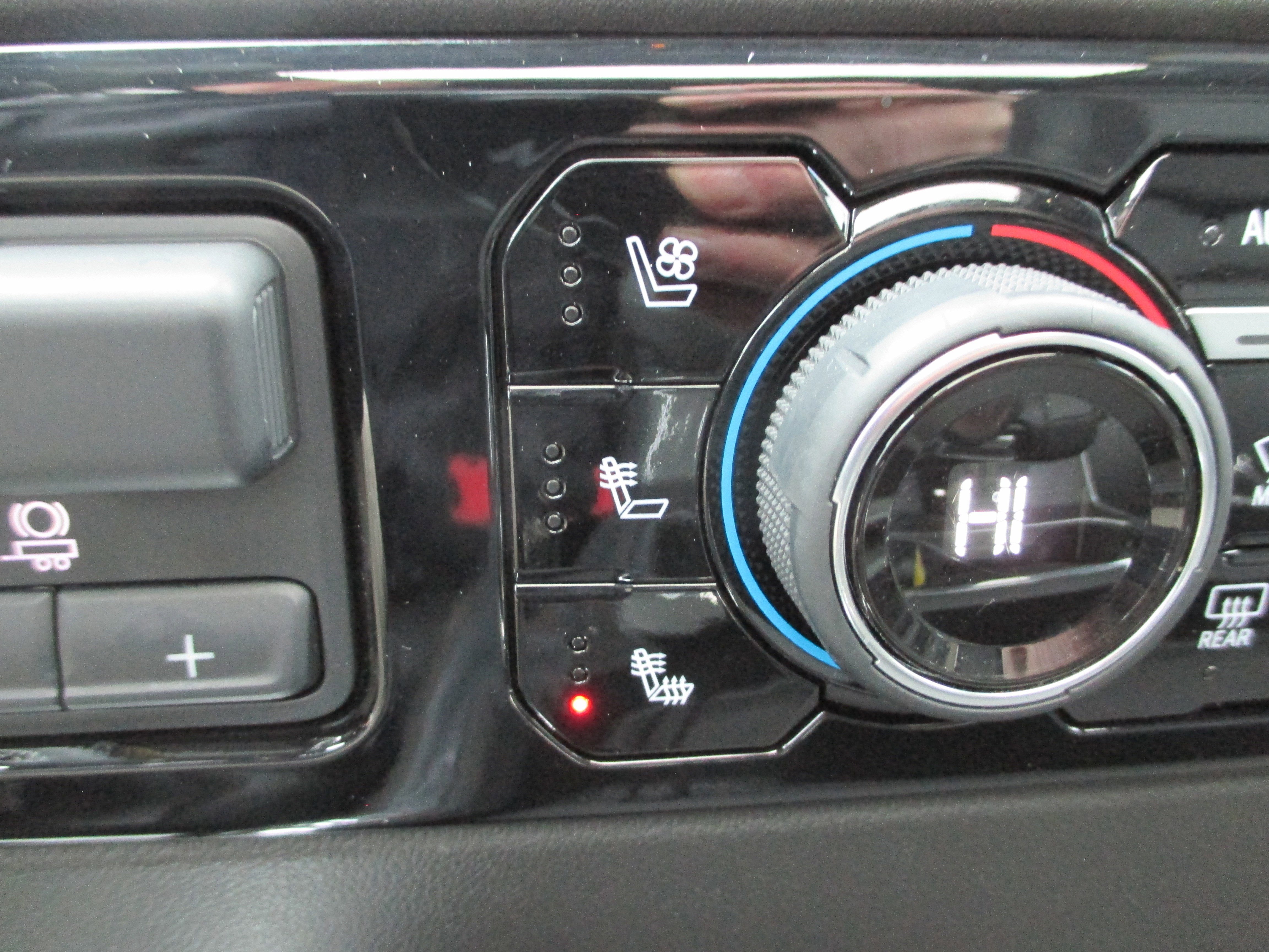 Used 2024 Chevrolet Silverado 3500 LTZ w/ LTZ Premium Package image 28