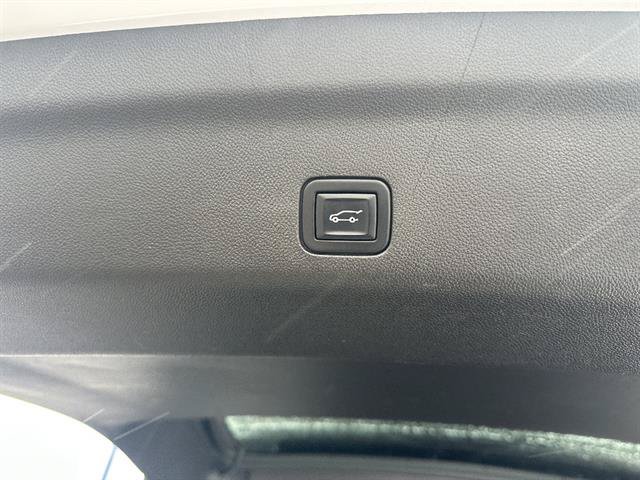 Used 2022 Chevrolet Suburban LT AWD/4WD image 6