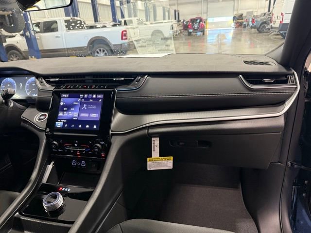 New 2025 Jeep Grand Cherokee Laredo w/ Luxury Tech Group I image 20