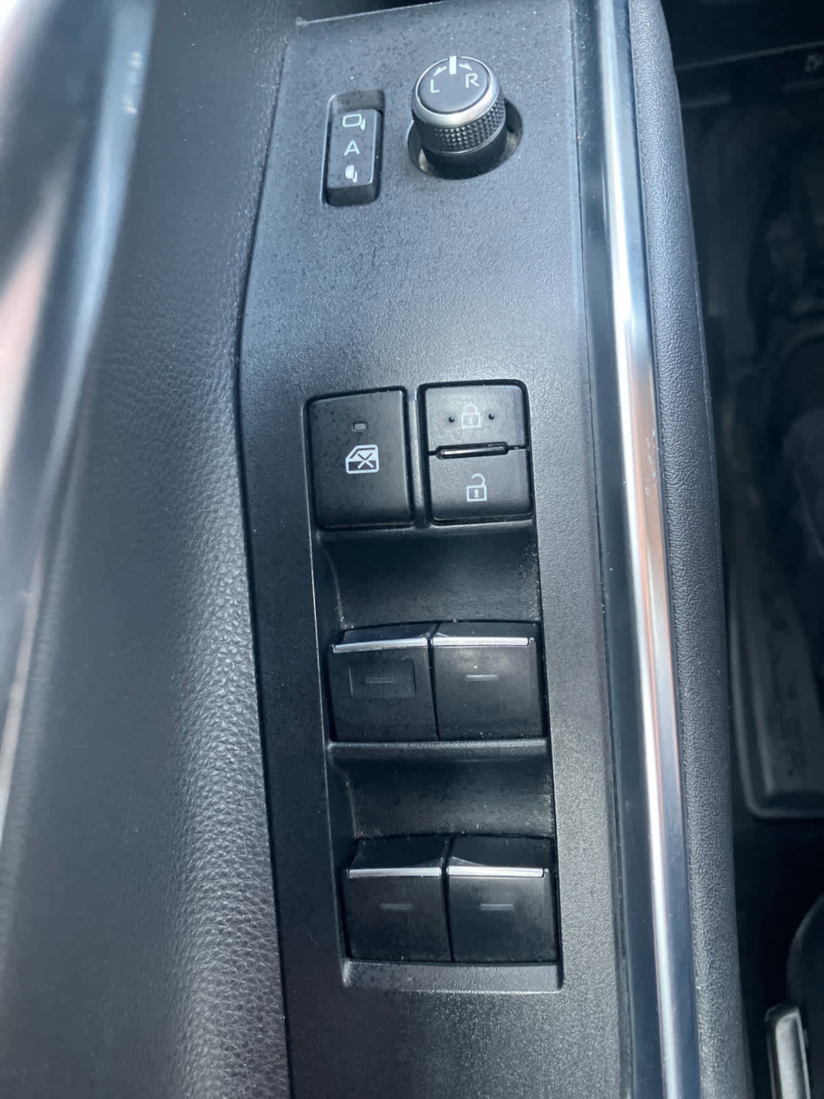 Used 2023 Toyota Highlander Limited image 13