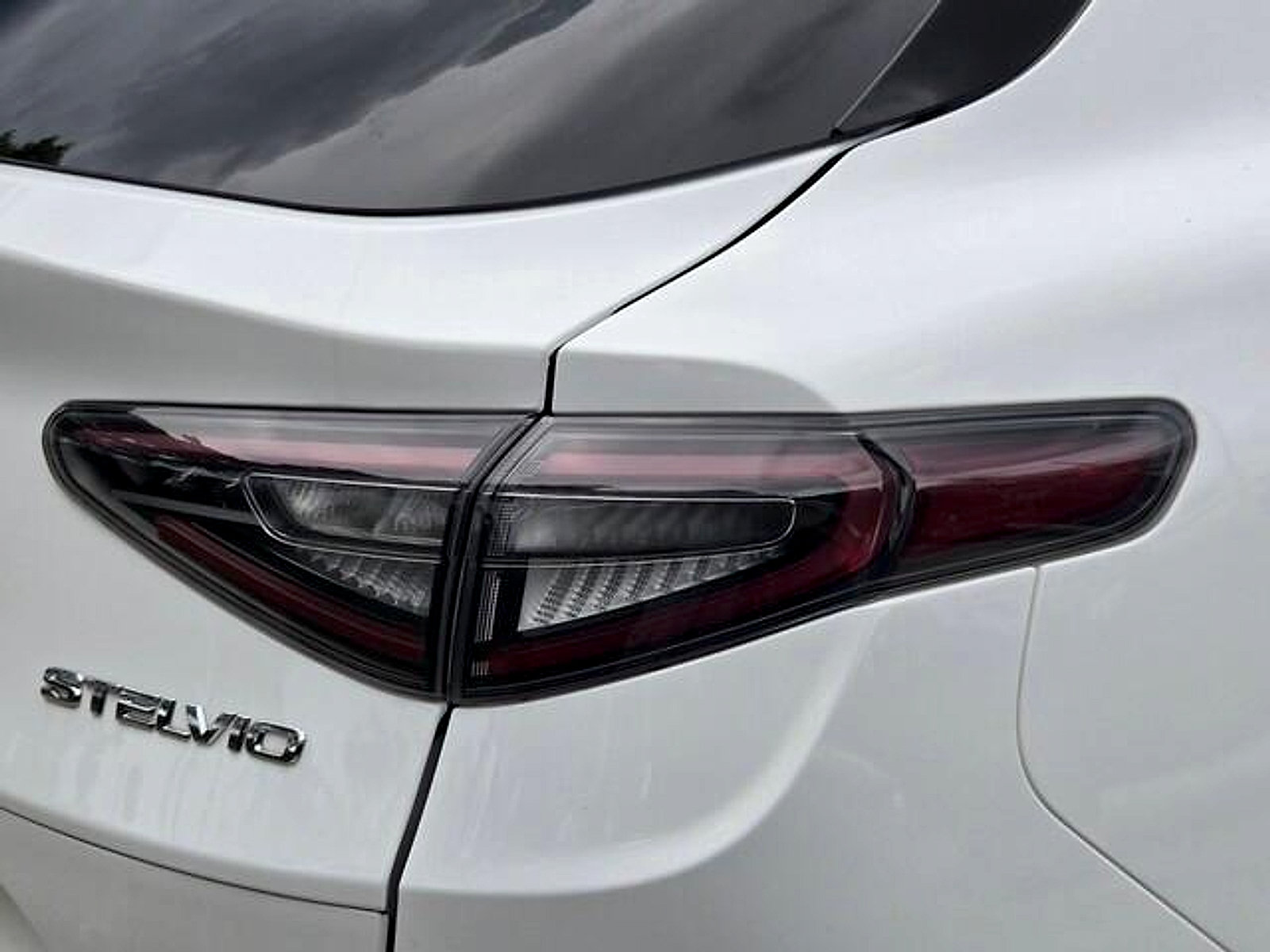 Used 2024 Alfa Romeo Stelvio Sprint RWD image 9
