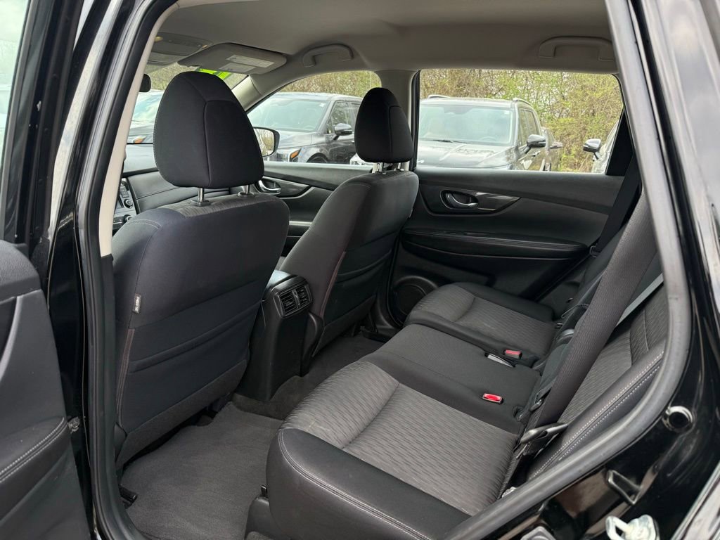 Used 2018 Nissan Rogue S image 9