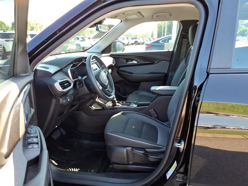 Used 2023 Chevrolet TrailBlazer LS FWD image 5