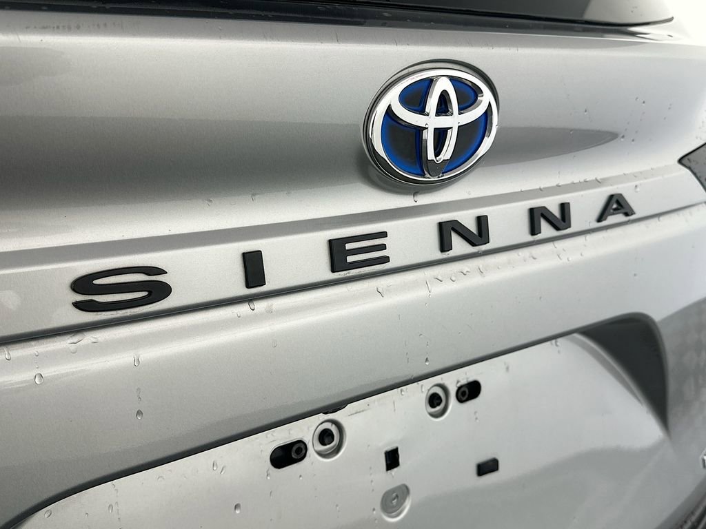 Used 2024 Toyota Sienna LE image 39