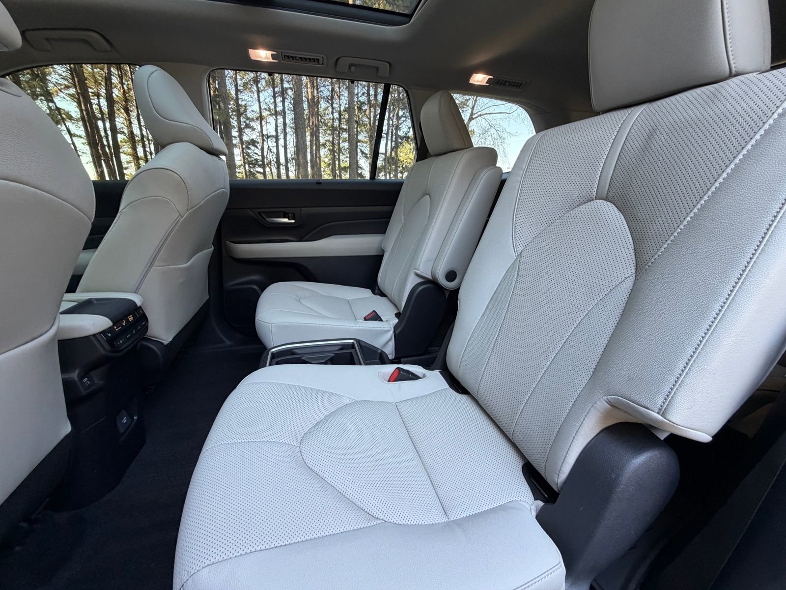 Used 2024 Toyota Grand Highlander Limited image 13