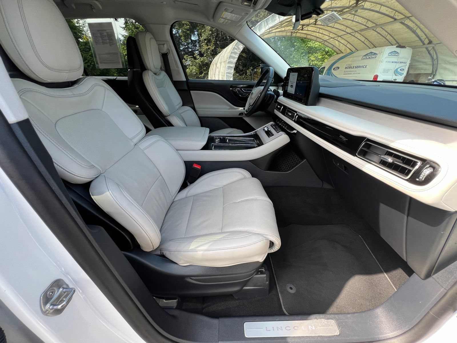 Used 2025 Lincoln Aviator Reserve w/ Equipment Group 201A AWD/4WD image 18