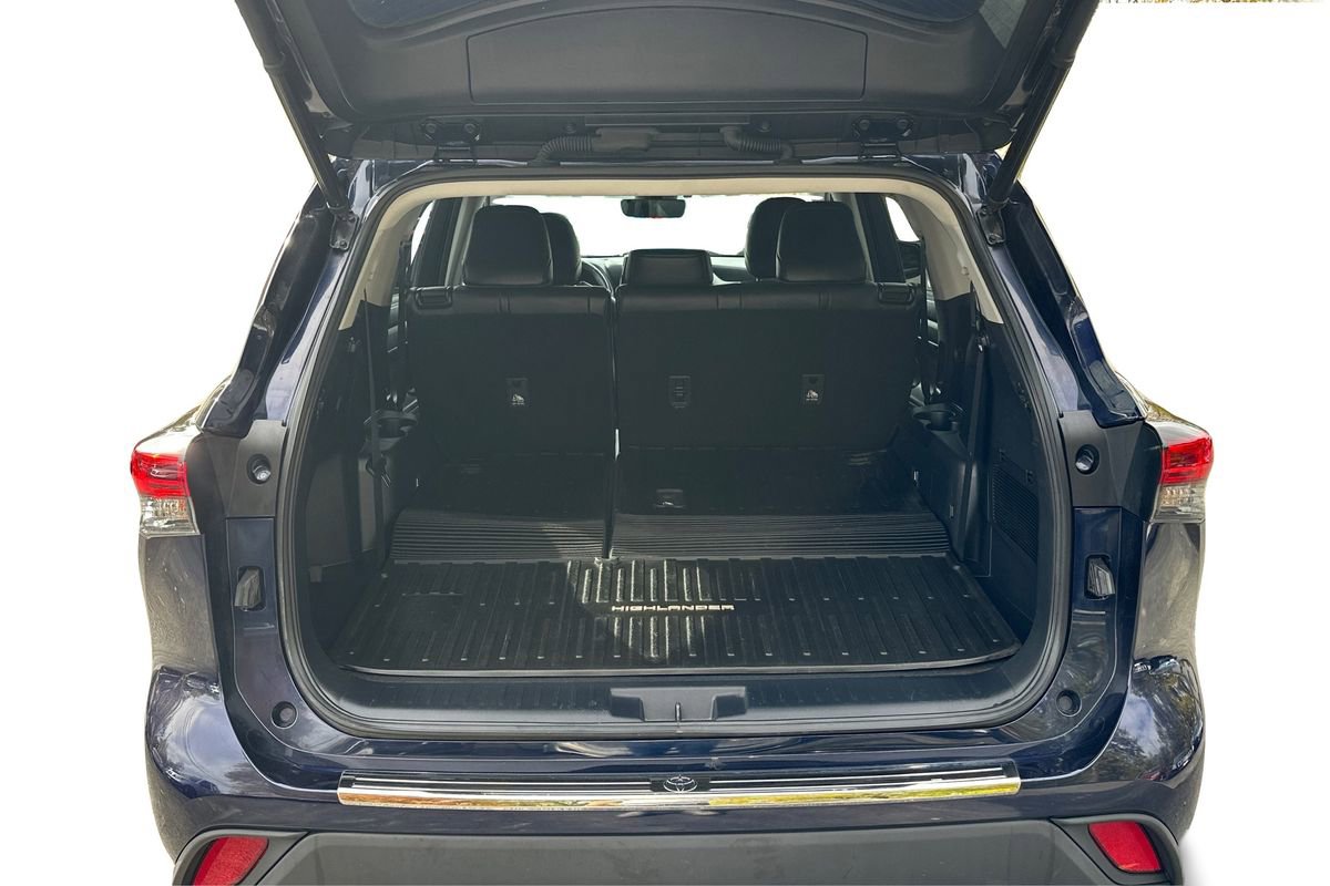 Used 2021 Toyota Highlander XLE image 12