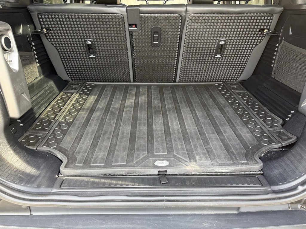 Certified 2023 Land Rover Defender 110 X-Dynamic SE image 36