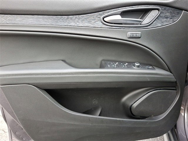 Used 2024 Alfa Romeo Stelvio Sprint image 13