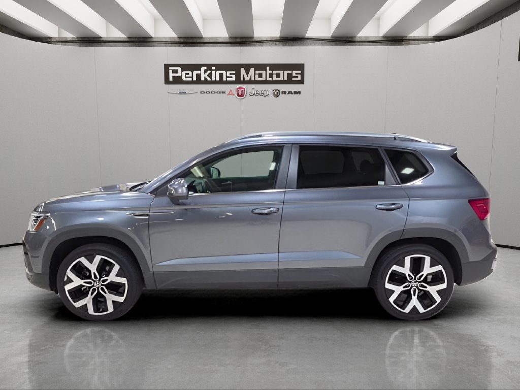 Used 2022 Volkswagen Taos SEL w/ Panoramic Sunroof Package AWD/4WD image 2
