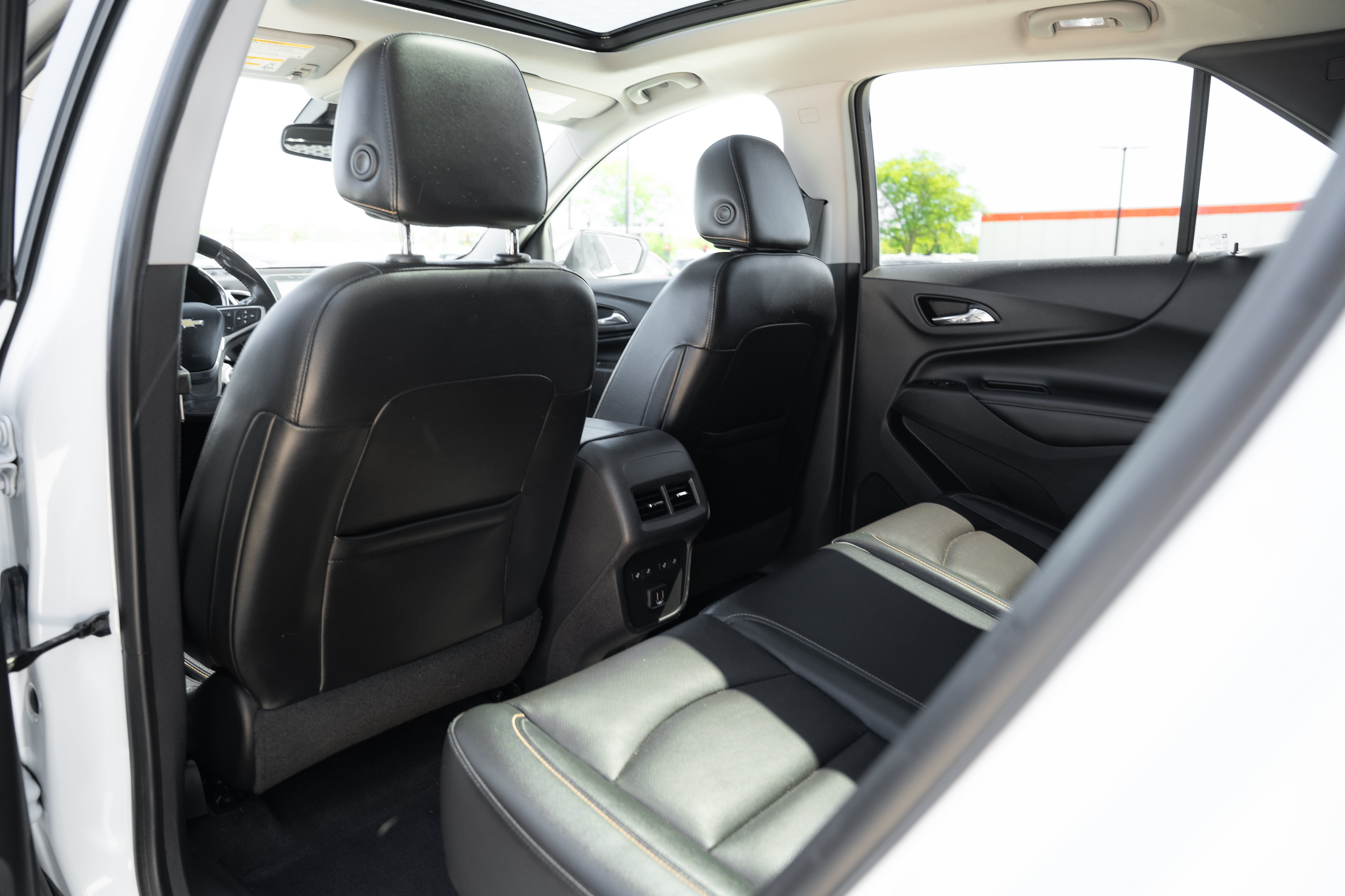 Used 2020 Chevrolet Equinox Premier FWD image 23