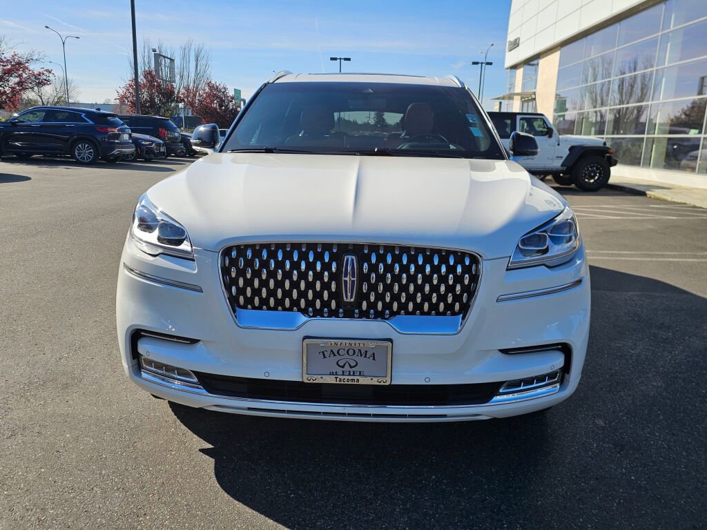 Used 2023 Lincoln Aviator Black Label Grand Touring w/ Class IV Trailer Tow Package image 2