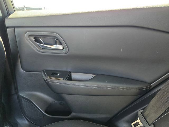 Used 2025 Nissan Rogue SV image 12