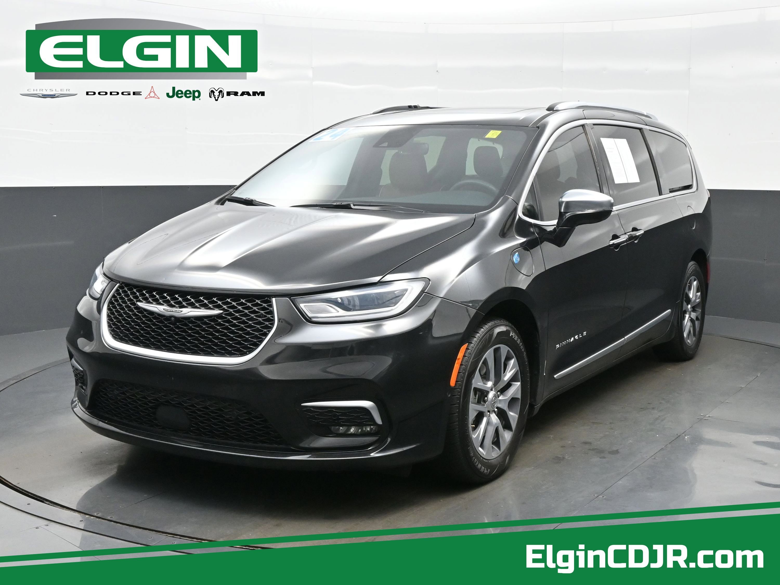 Used 2024 Chrysler Pacifica Pinnacle image 1