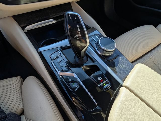 Used 2023 BMW 530e w/ Premium Package RWD image 26