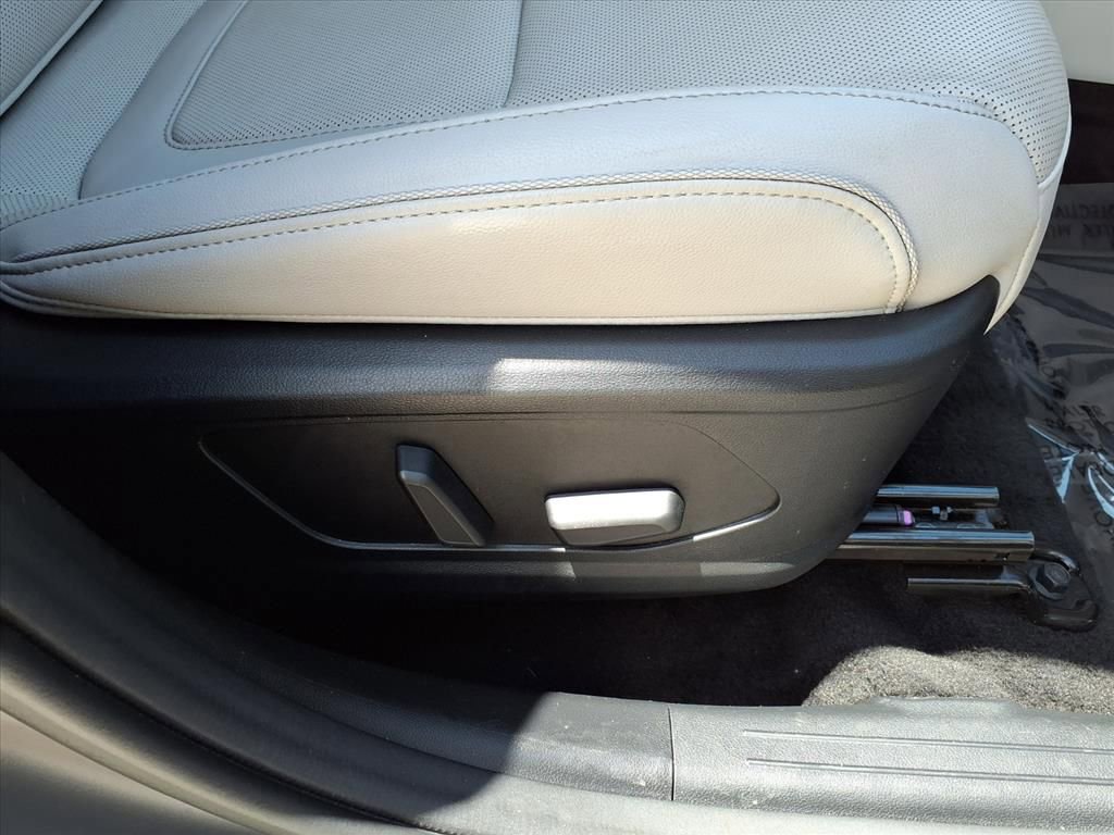 Used 2025 Hyundai Tucson Limited FWD image 10