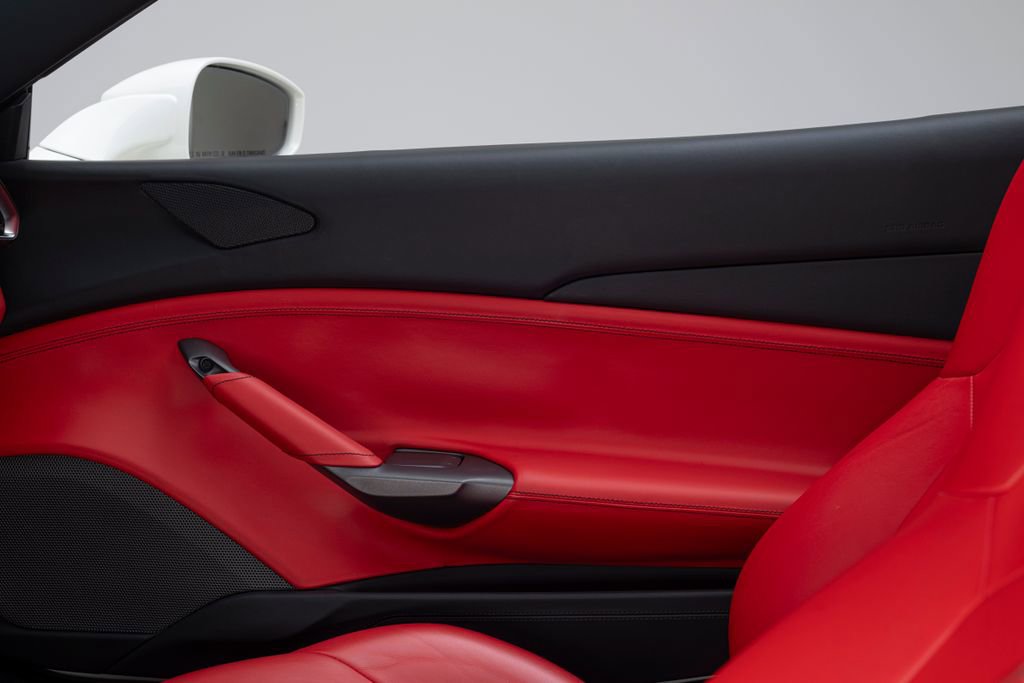 Used 2018 Ferrari 488 Spider Base image 23