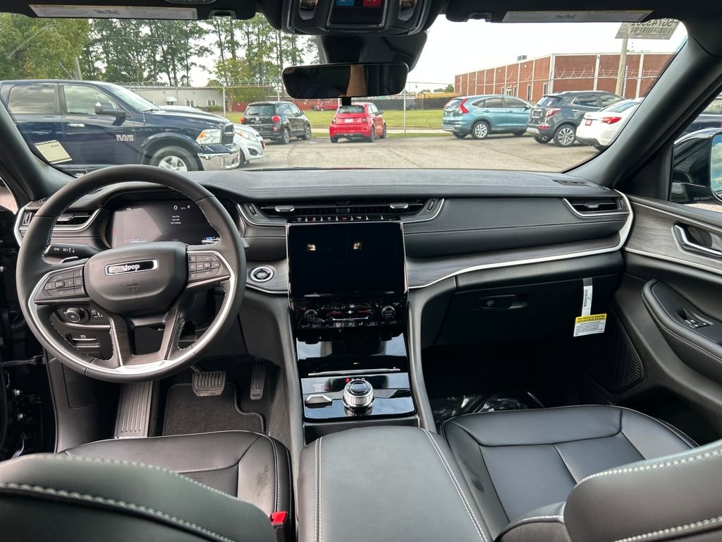 New 2025 Jeep Grand Cherokee L Limited w/ Black Appearance Package image 20