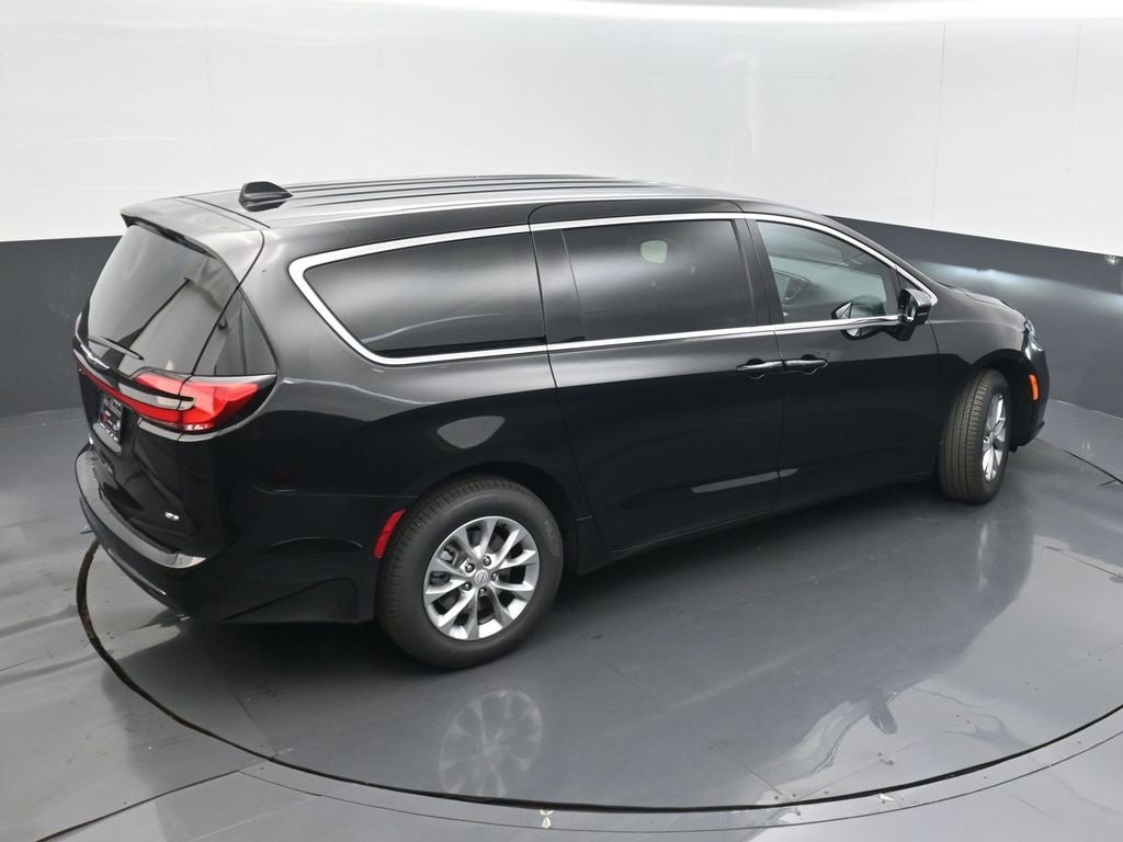 New 2026 Chrysler Pacifica Select image 36