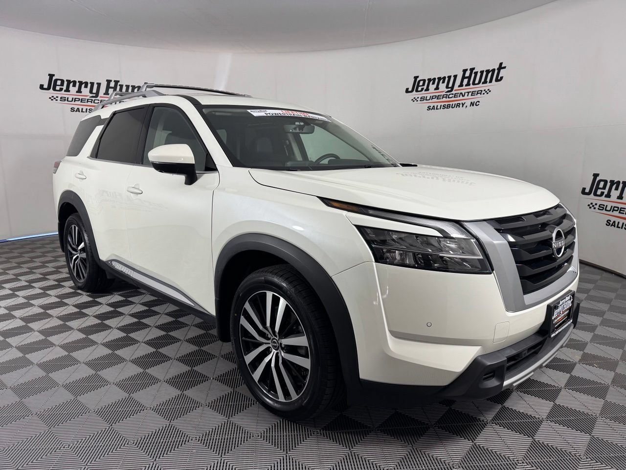 Used 2023 Nissan Pathfinder Platinum AWD/4WD image 5