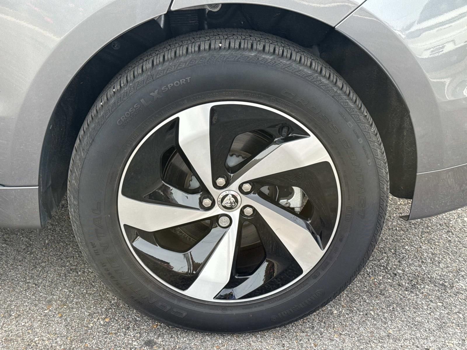 Used 2025 Jaguar F-PACE R-Dynamic S image 3