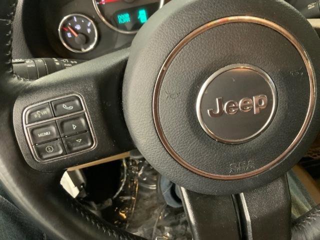 Used 2017 Jeep Wrangler Unlimited Rubicon w/ Connectivity Group image 19