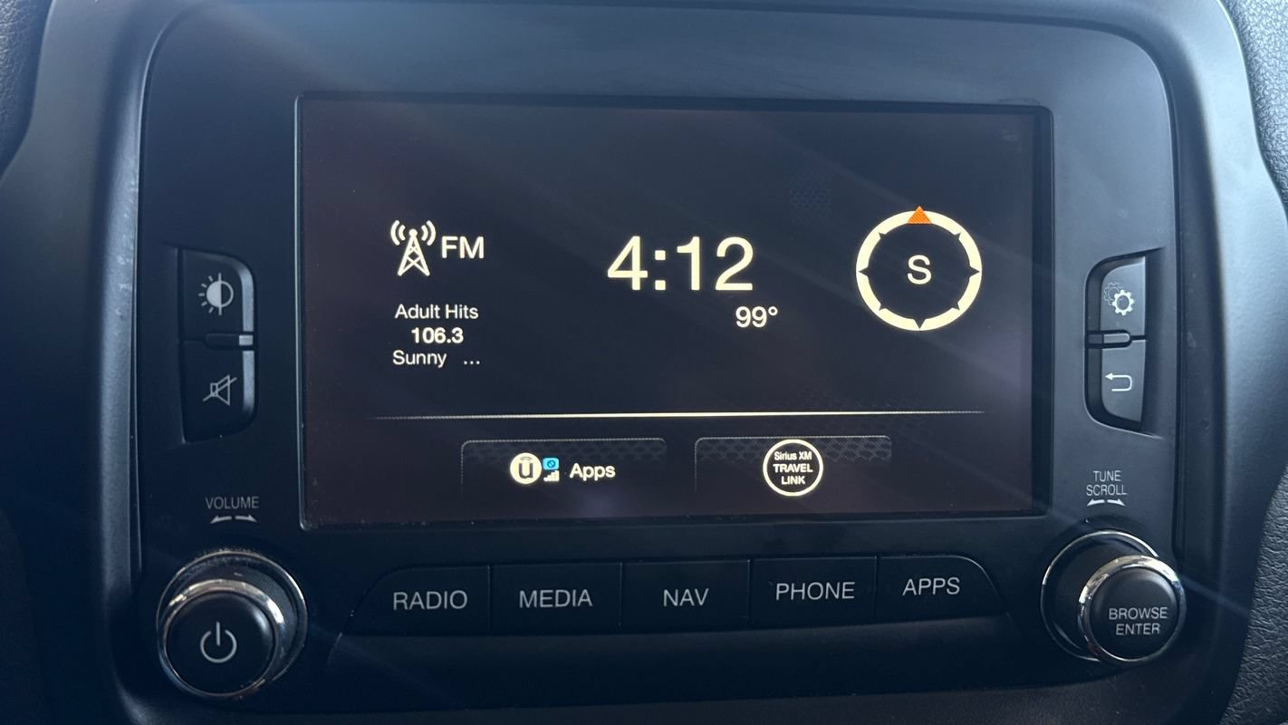 Used 2016 Jeep Renegade Trailhawk AWD/4WD image 39
